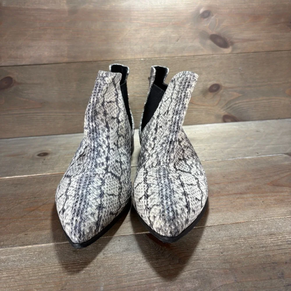 Cole Haan Hara Womens size 7.5 shoes Snake Print Leather Chelsea Booties